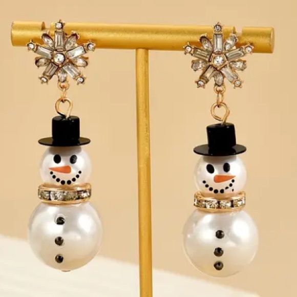 Boutique Jewelry - Snowflake & Snowman Earrings